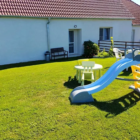 V Zahrade アパート Zalsi